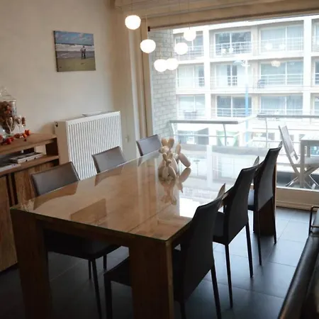 Nieuwbouwappartement Met Zeezicht In Bad アパート コクセッド